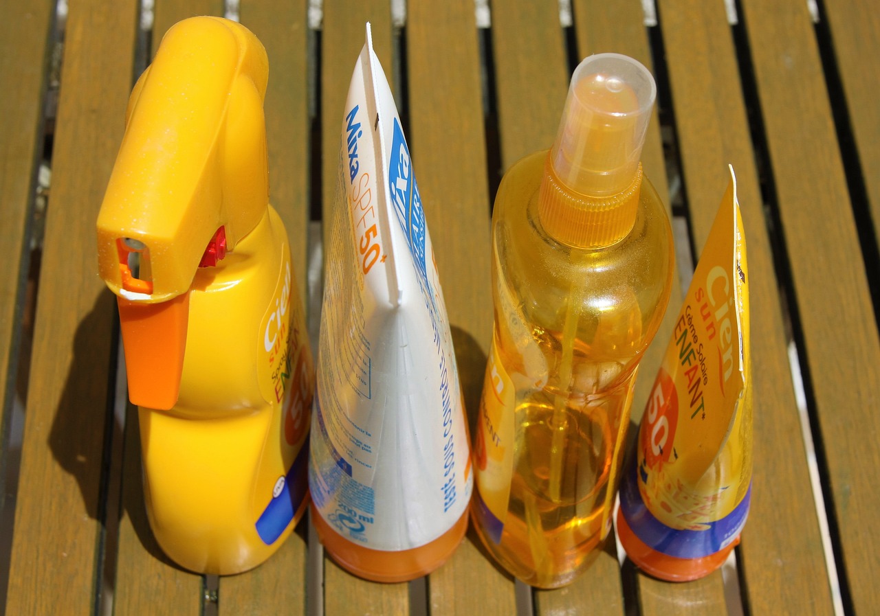 sunblock vs sunscreen which is better-1461335.jpg